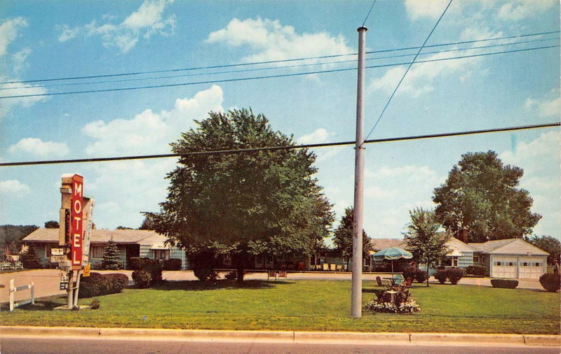 Westview Motel (West View Motel) - Vintage Postcard (newer photo)